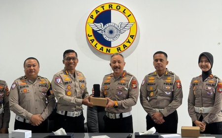 Korlantas Polri Distribusikan 15 Unit ETLE Handheld ke Polda Babel Perkuat Pengawasan dan Penindakan Pelanggaran Lalin   