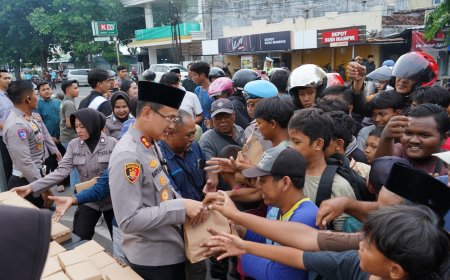 Semangat Ramadan, Polres Situbondo dan Pers Kompak Tebar Takjil