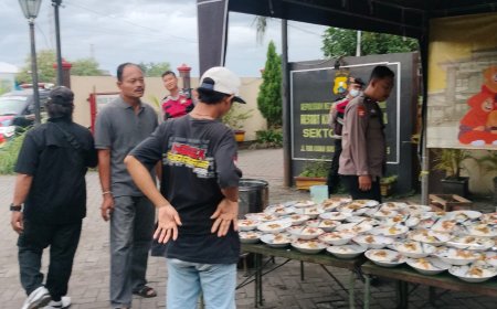 Polsek Pakal Salurkan 600 Porsi dalam Program Sosial Ramadan