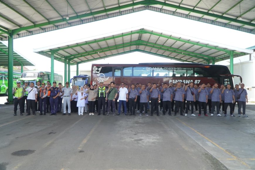 OPS Keselamatan Semeru: Polres Malang Hadirkan Polantas Menyapa untuk Edukasi Pengendara