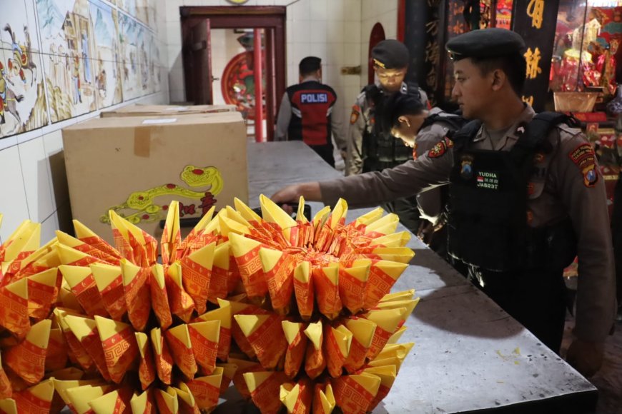 Sambut Imlek, Polres Pelabuhan Tanjungperak Amankan Klenteng