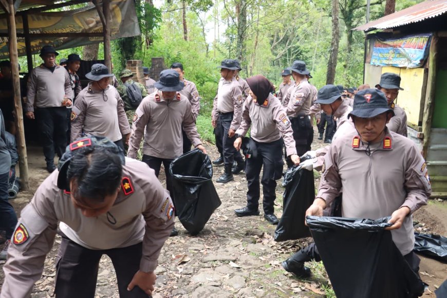 Gerakan Indonesia ASRI Hidupkan Semangat Bersih di Gunung Lawu