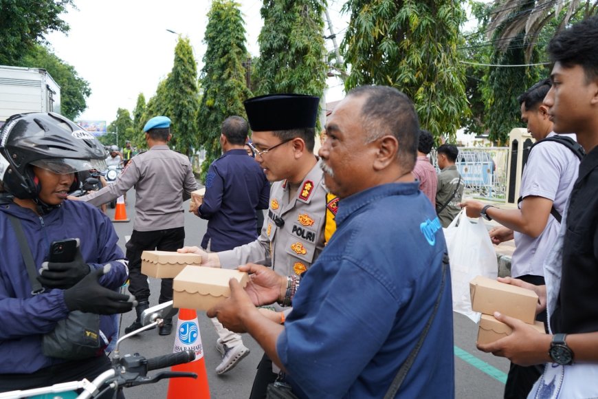 Sinergitas Polres Situbondo dan Insan Pers Warnai Ramadan dengan Berbagi