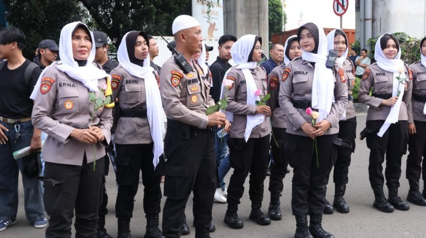 Pendekatan Humanis dan Tim Sholawat Sejukkan Aksi di Ramadan