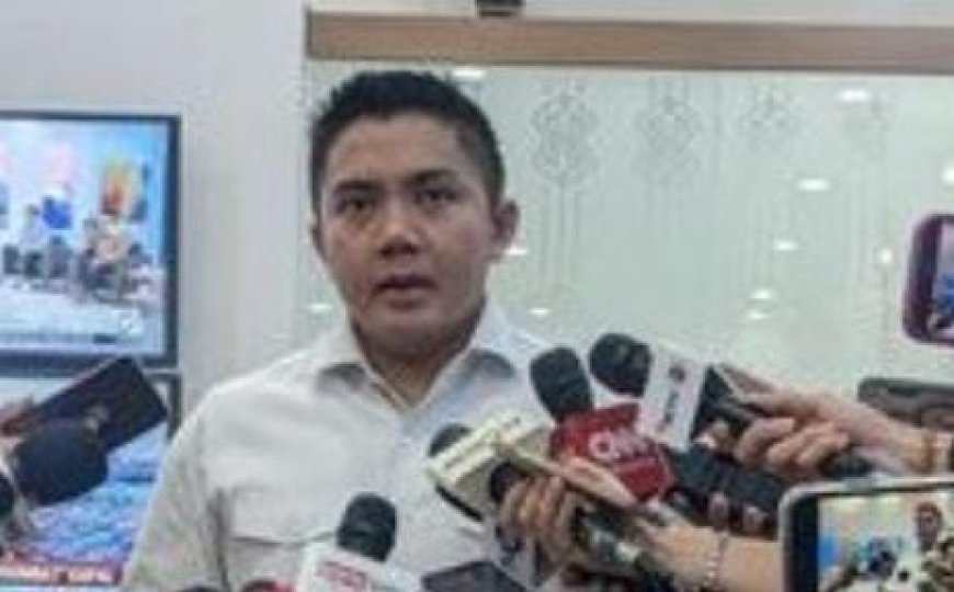 Di Tengah Kritik, Seskab Teddy Indra Wijaya Jelaskan Arah Kebijakan Presiden Prabowo