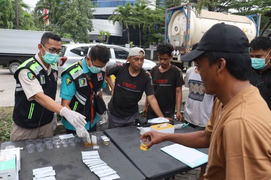 Polisi Gelar Tes Urine Sopir Bus dan Truk