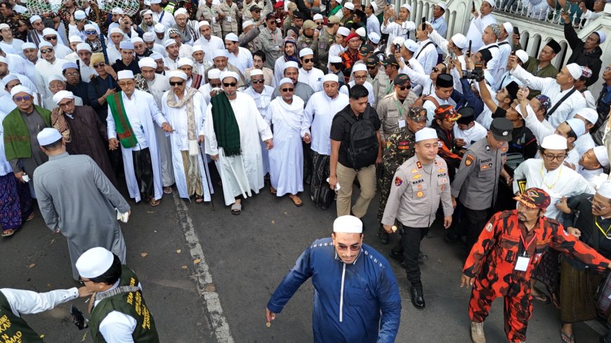 Polres Gresik Libatkan Ratusan Personel Layanan Pengamanan Haul Habib Abu Bakar Assegaf ke-71   